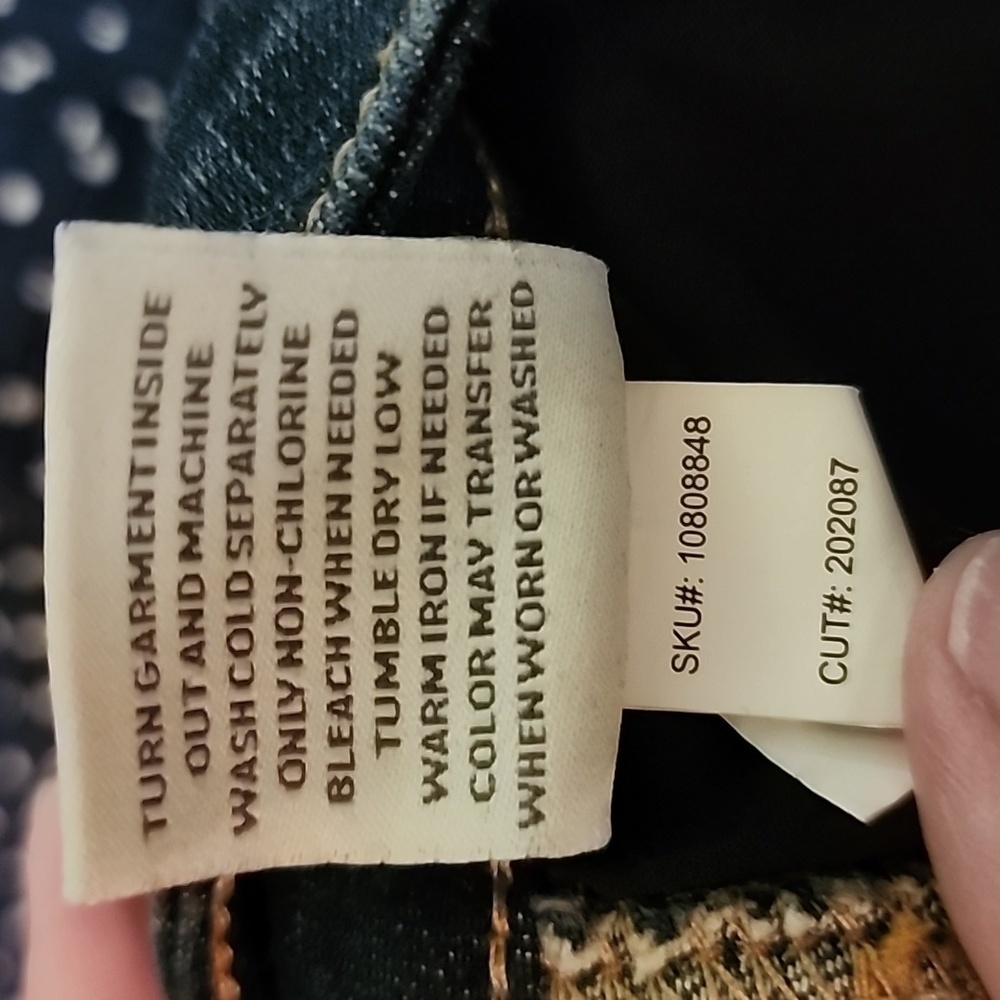 Torrid Dark Rinse Jean Shorts, Size 18 - Picture 5 of 7